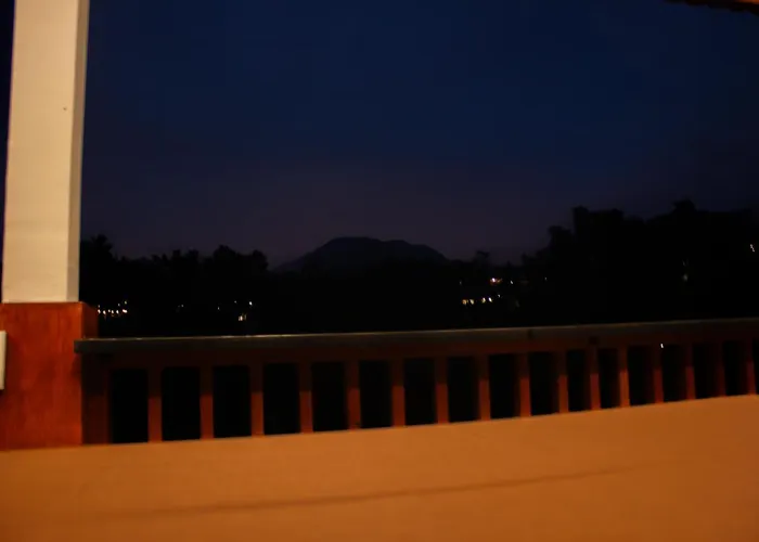 Lumbung Lodge *