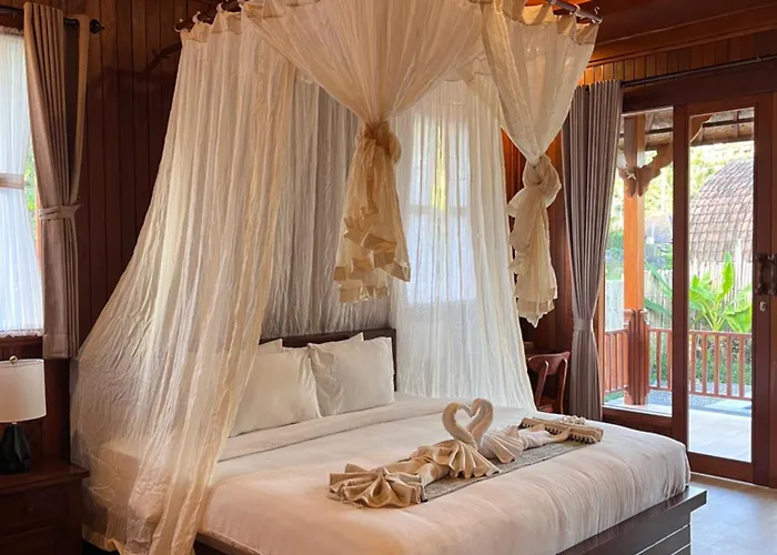 Lumbung Lodge *